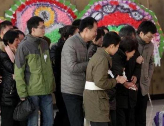 湖南寒门才女写《卖米》感动中国，24岁芳华早逝，病逝后北大追悼