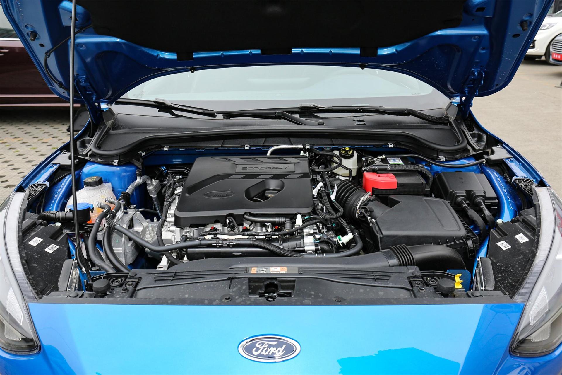 09福克斯1.8t两厢和三厢的区别,福克斯三厢买哪个版本性价比高