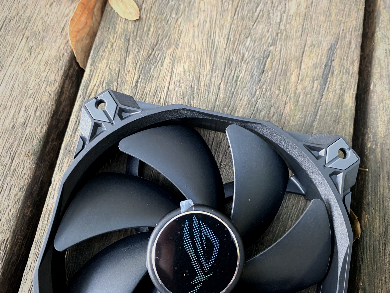 rogxf120风扇评测,内心强大外表朴素