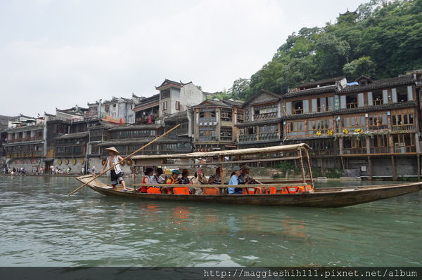 湖南美景凤凰古城,湖南凤凰古城的夜色迷人