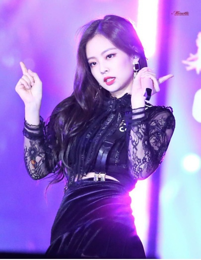 jennie六大女刊满贯,jennie韩国唯一女艺人杂志大满贯