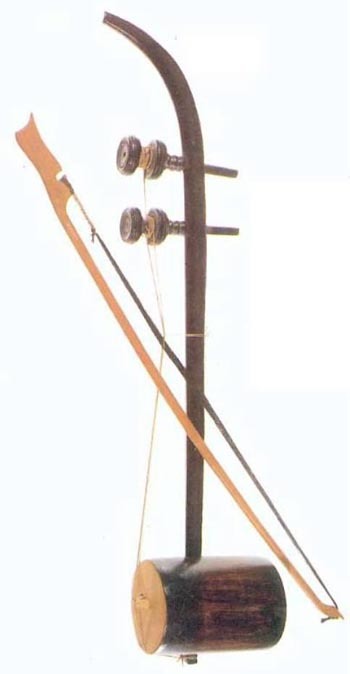 京剧里的乐器有哪些,常用于京剧伴奏的中国拉弦乐器是