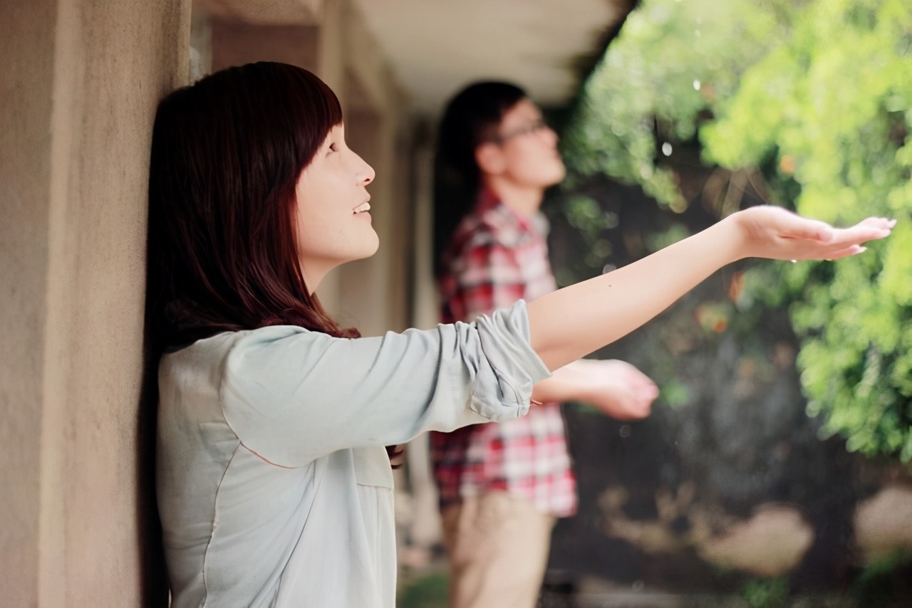 孩子高考早恋应该怎么和孩子沟通,孩子早恋并告诉我了怎么办