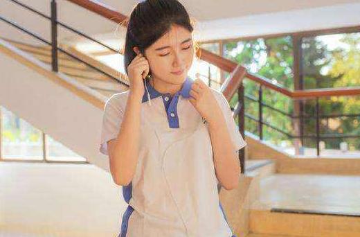 上过大学和没上过大学的对比,大学生和没上过大学的恋爱怎么样