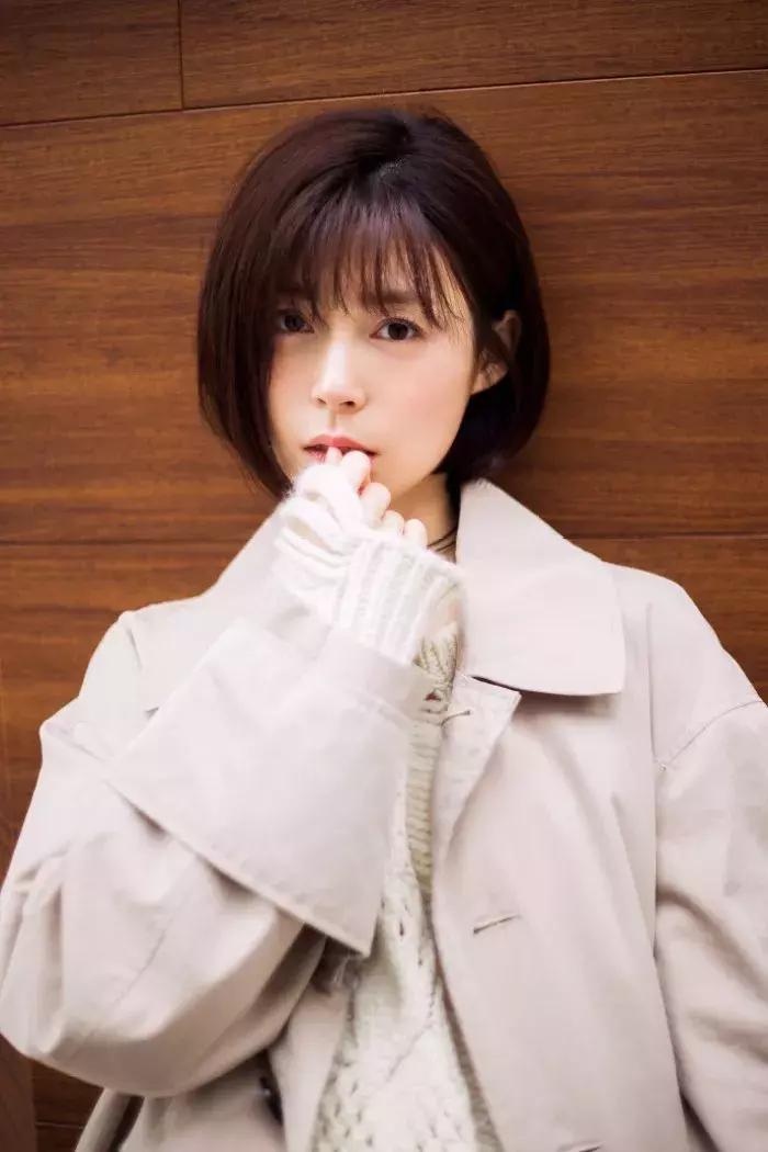 碎发特别多扎不住怎么打理,额前碎发太多怎么扎头发