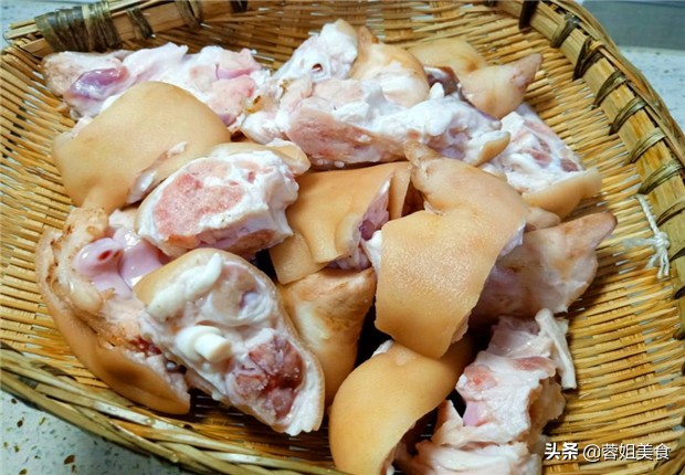 脆皮猪脚怎么弄才最好吃,三年的猪脚怎么做好吃