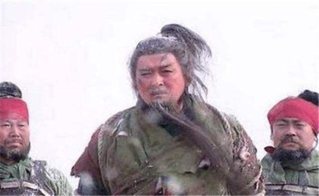 关羽青龙偃月刀斩死了多少人,关羽手拿青龙偃月刀赤兔马