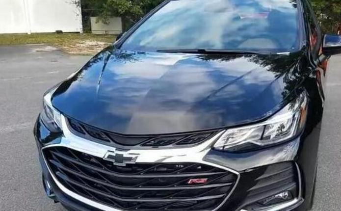 雪佛兰全新科鲁兹rs赛道动态表现,科鲁兹rs1.0t三缸测评