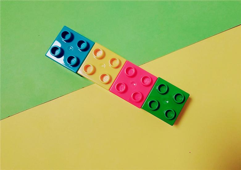 积木是每个宝宝必备的早教玩具,3-6岁大颗粒积木启蒙