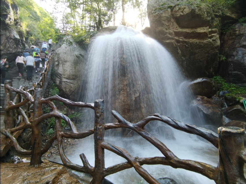 吃在驼梁，体验舌尖上的味道/郝贵云