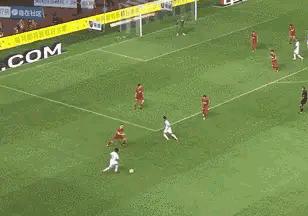 肖智在新赛季若成功留队广州富力，35岁的他还能获得主力的位置吗