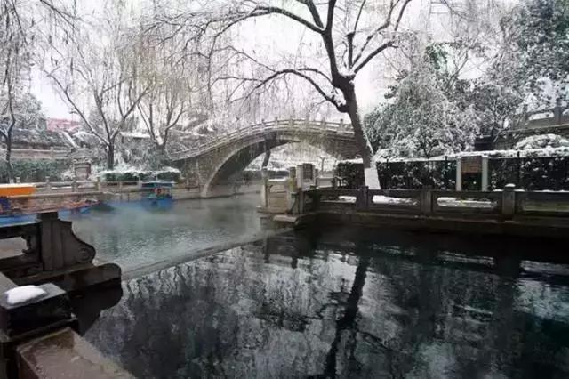 冬季山东山泉水最美最有韵味？济南山泉水美？泰山上下一片银白？