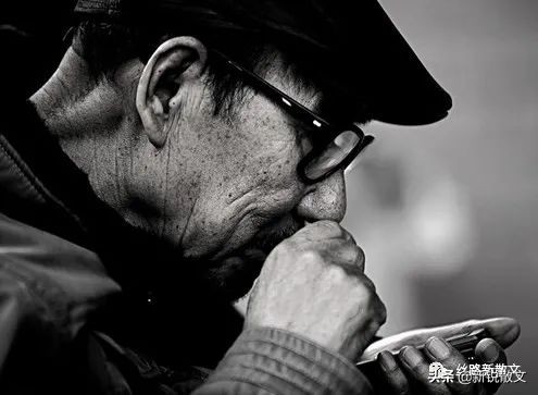 当父亲得了肺癌晚期,父亲被查出肺癌晚期视频