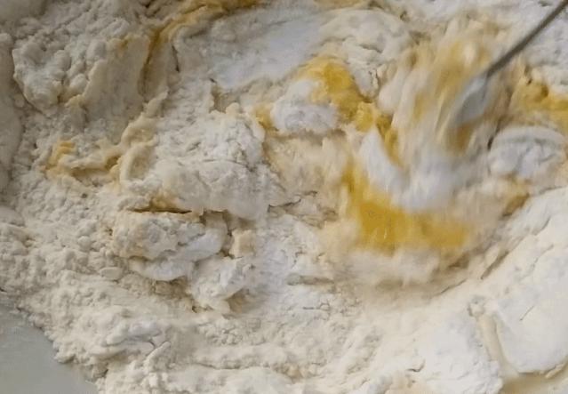 上海油条的做法和配方视频,100种简易懒人早餐油条的做法