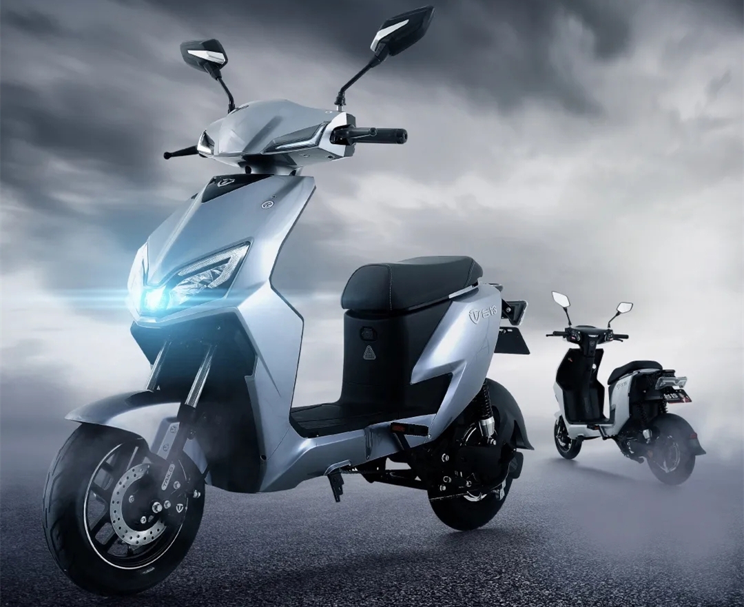 台铃石墨烯云电池和锂电池哪个好,台铃电动车48v20安锂电池能跑多远