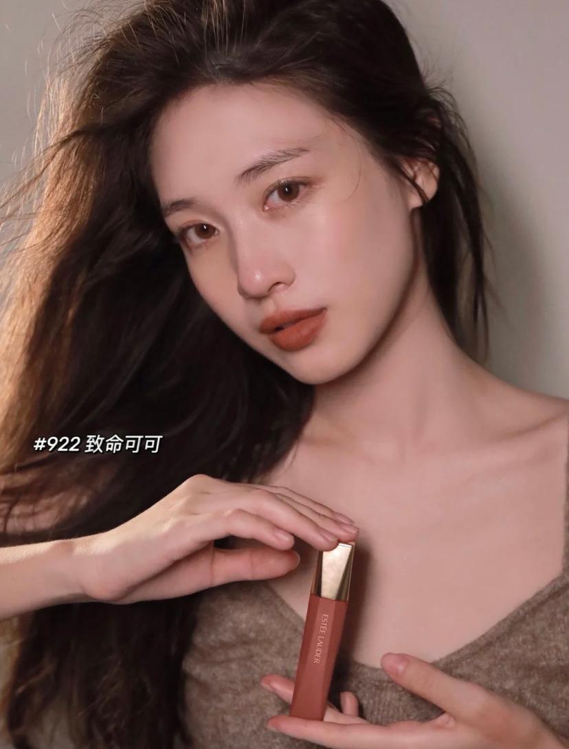 什么颜色的口红显白又滋润,秋冬黄皮显白口红色号推荐