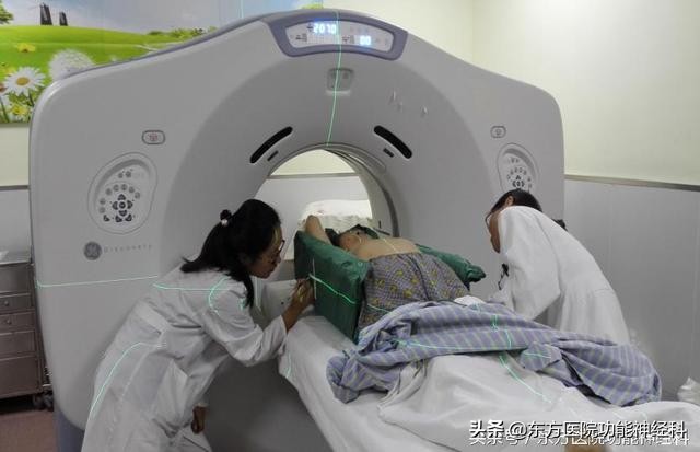 速锋刀,EDGE治疗脑部肿瘤，机器人辅助精准放疗效果佳