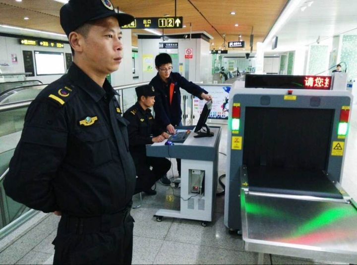 地铁站务员辛苦吗,地铁日检工的辛苦