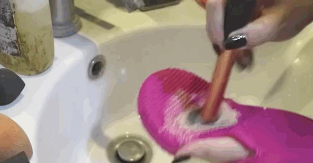 很脏的化妆刷清洁,不洗马桶用什么化妆刷好