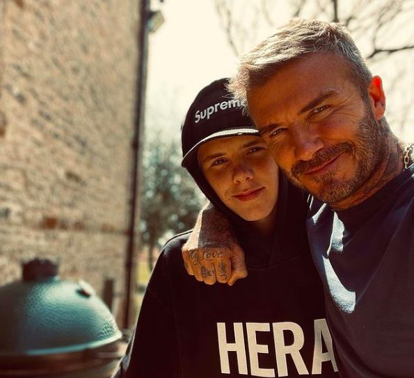 贝克汉姆大秀身材,贝克汉姆年轻腹肌