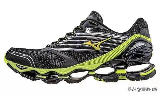 新手推荐舒适软的跑鞋,新手跑鞋推荐短跑缓震