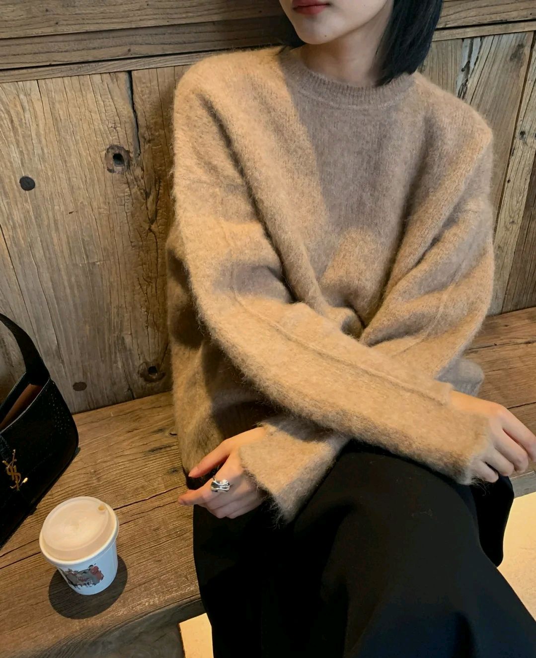 毛衣内搭搭配半身裙,毛衣搭半身裙怎么穿显身材