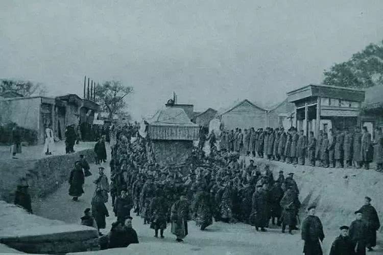 慈禧棺椁老照片,慈禧墓里陪葬品的图