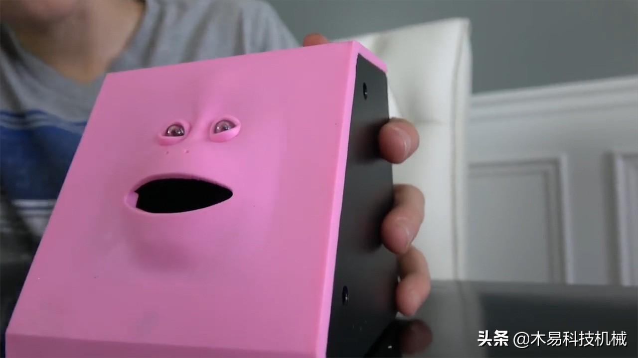 “猴子脸”会“吞钱”，它是怎样做到的？切开后才知啥结构