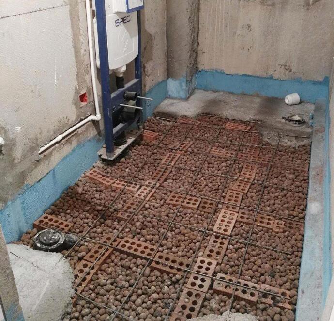 卫生间做完闭水试验墙面有阴水,卫生间做完闭水试验褪色