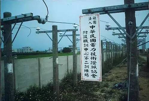 中国电压220v为啥美国是110v,220和110v电压哪个更安全