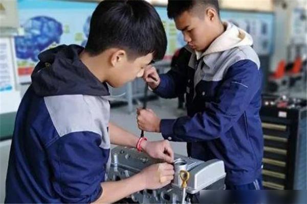 大专是大学吗?此言一出引发专科生不满,大专并不低人一等