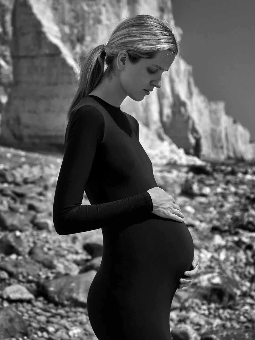 她上传自己水下分娩的片子，百万人观看：我想被温柔以待