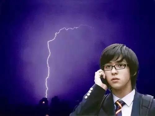 雷击闪电天气时会遇到什么危险,雷雨天气预报我们要慎防雷击