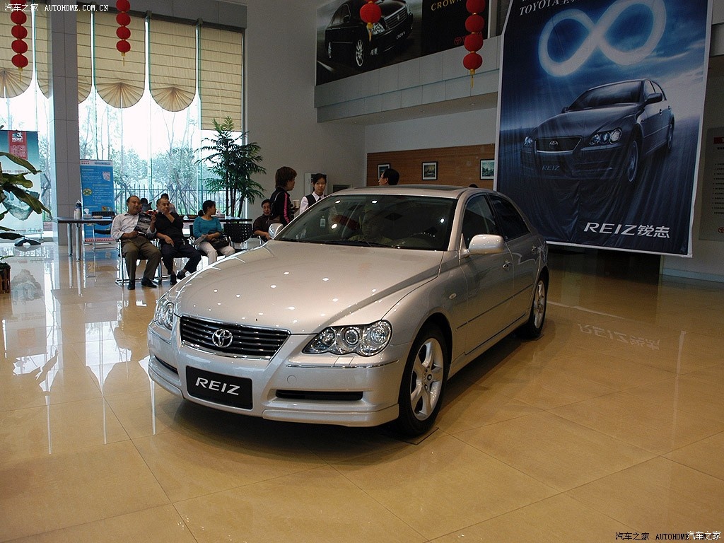 2015款丰田锐志2.5v尊锐版,10年丰田锐志2.5v风度菁英版配置