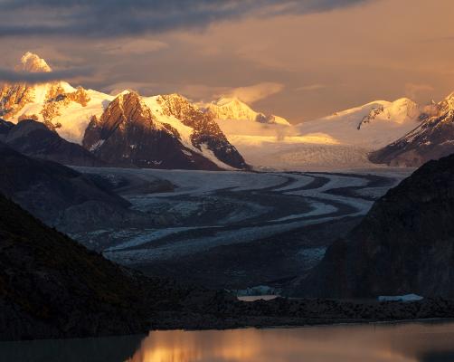 我国最“特别”的村子，被6座冰山包围，令无数人心驰神往