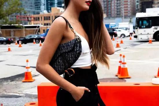 韩系小众腋下包,腋下包轻奢小众lisa