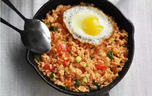 蛋炒饭简单版怎么做,蛋炒饭简单菜谱