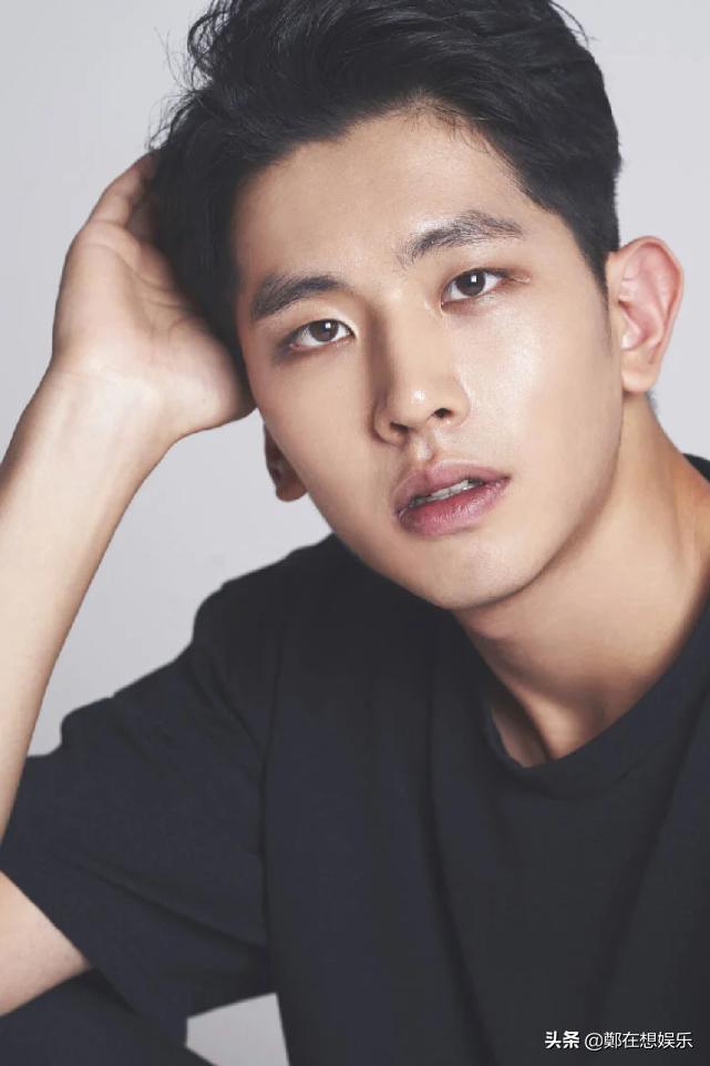 韩国最能打的男演员李钟硕,李钟硕男明星