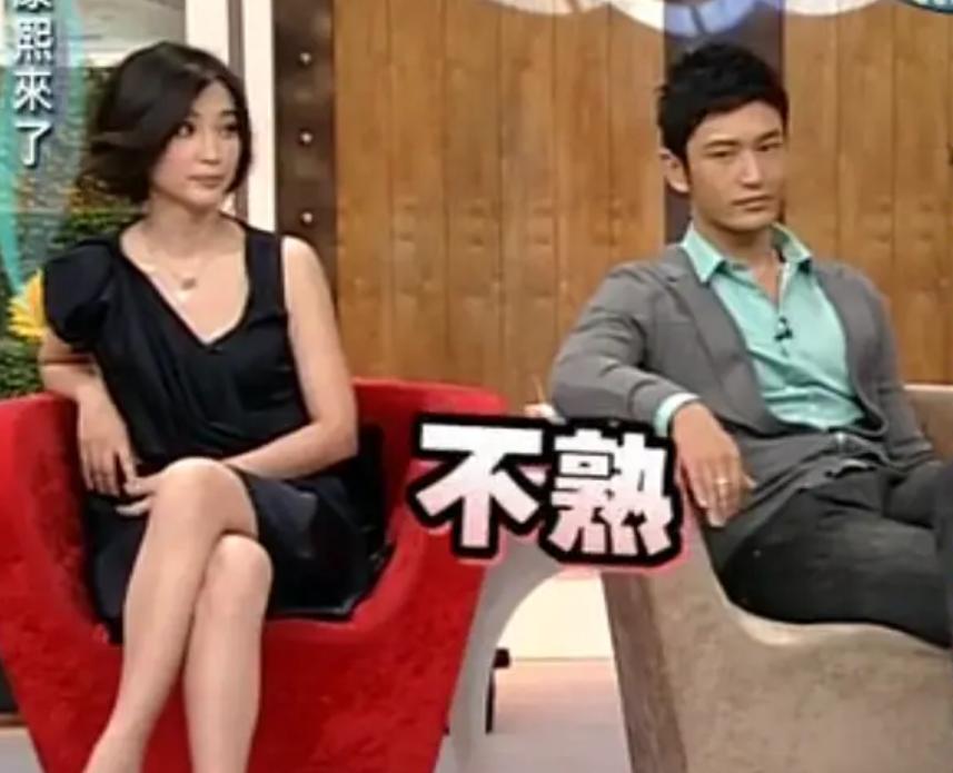 杨幂与杨紫的采访节目,微博之夜杨幂和杨紫在聊什么