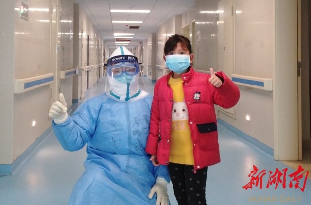 直击黄冈丨喝着“有一点点苦”的中药，“丫丫”痊愈了