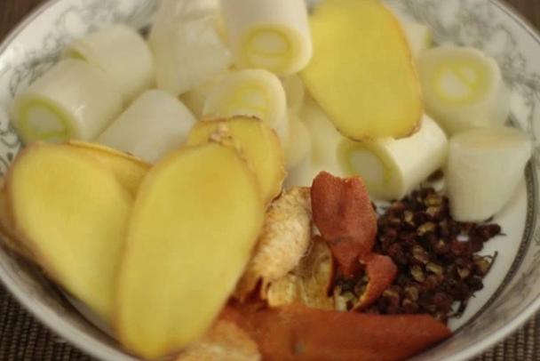 油炸剩的油怎么倒掉,油炸后的废油怎么处理