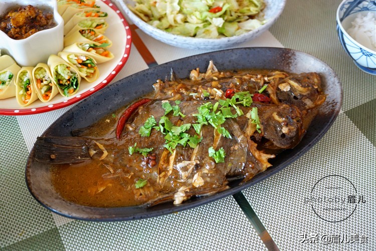 炖鱼不用煎小妙招,煎鱼怎么做不粘锅炖出来又好吃