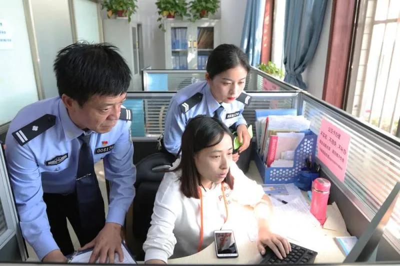 践行雷锋精神立足岗位个人事迹,学习雷锋好榜样履职尽责当标兵