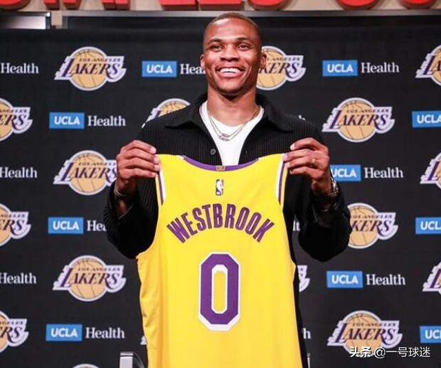 威少恭喜詹姆斯视频,威少祝贺詹姆斯超越贾巴尔