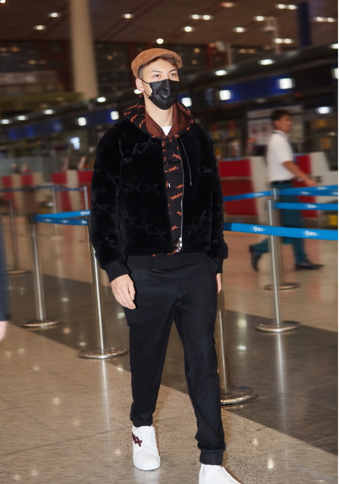 陈伟霆穿的束脚裤,陈伟霆是不是有荷尔蒙爆棚的赶脚