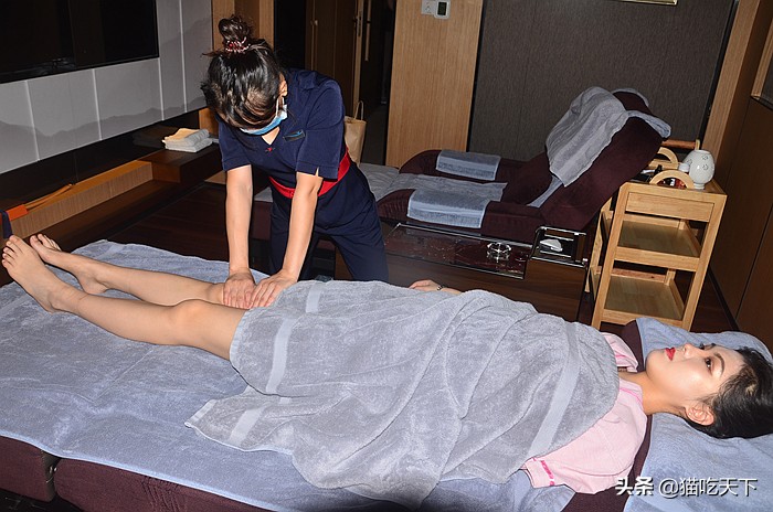 高温天气宅家不无聊,高温暴雨都挡不住人们游玩的步伐