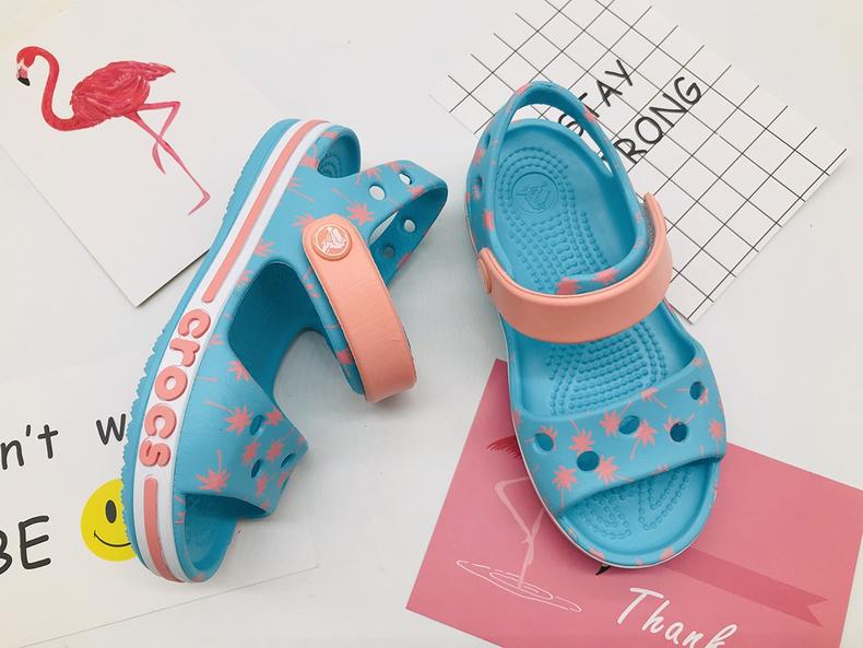 卡骆驰凉鞋表面怎么清洗,卡骆驰洞洞鞋穿大点好看吗