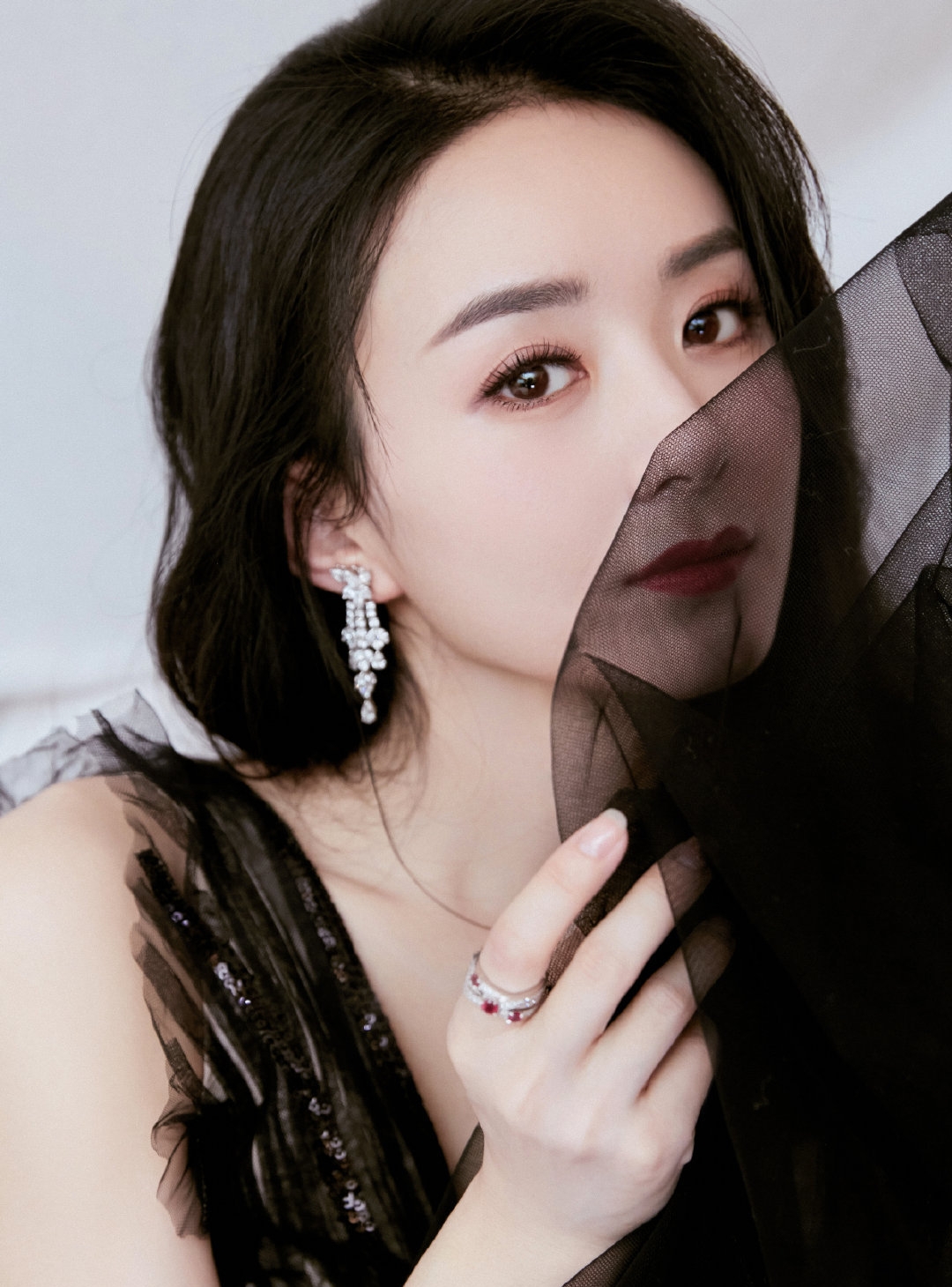 天生的美人胚子，脸上一般具有4个特征，淡妆浓妆都很好看