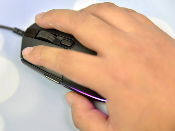 罗技g102打cf上下拖拽鼠标不均匀,玩cf罗技g102鼠标dpi调多少好