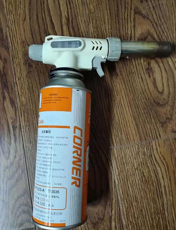 膨胀螺丝断了瓷砖孔里怎么取出,马桶盖膨胀螺丝断了怎么拆视频